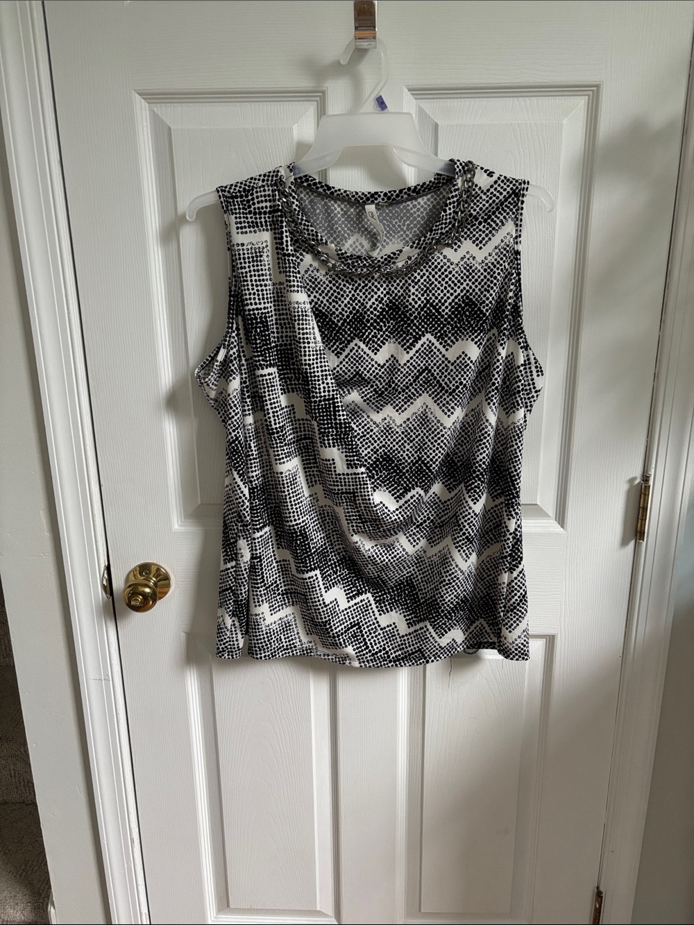 Collection B Black and White Zigzag Sleeveless Tank with chain accent.  Size 2x